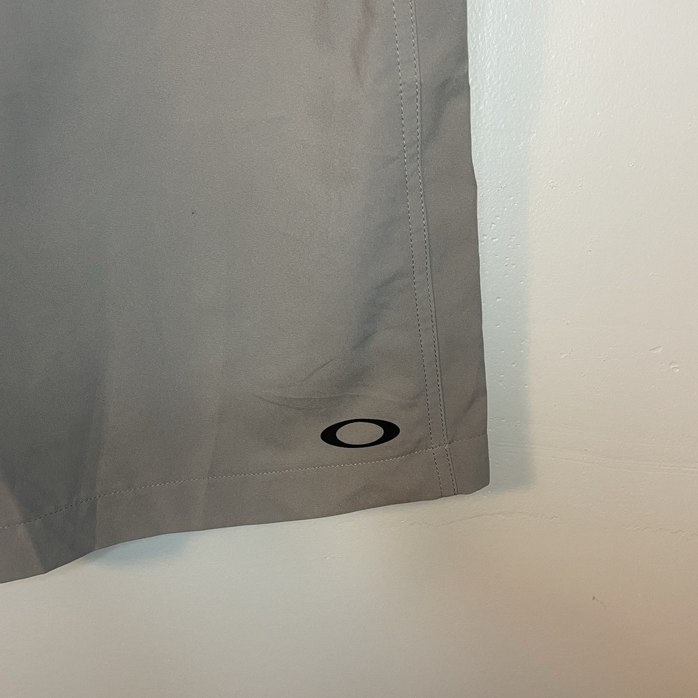 Oakley Men's Size XL 36 Gray Shorts Lightweight - Picture 2 of 6